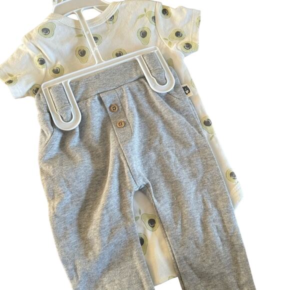 Robert and Bear Onesie and Pant set. Size 6-9 months - Picture 4 of 5